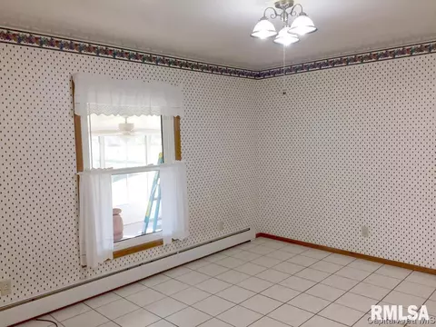 418 E Walnut St, Dawson, IL 62520 photo 14