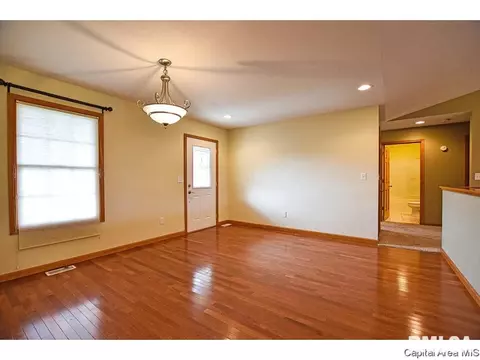 3116 Red Oak Ln, Springfield, IL 62712 photo 2