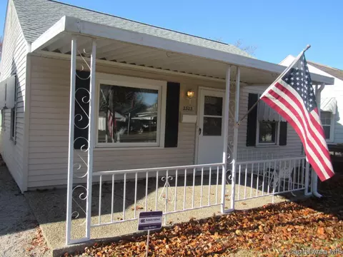2323 S 1st St, Springfield, IL 62704 photo 2