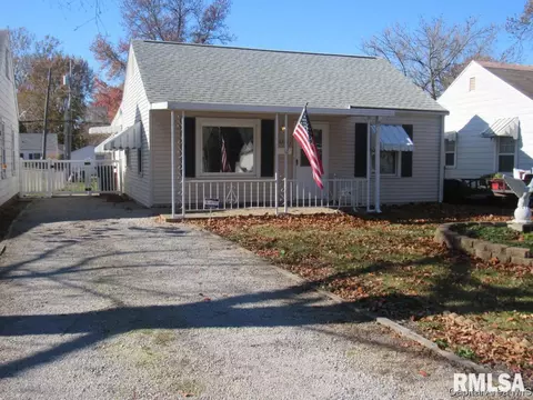 2323 S 1st St, Springfield, IL 62704 photo 1