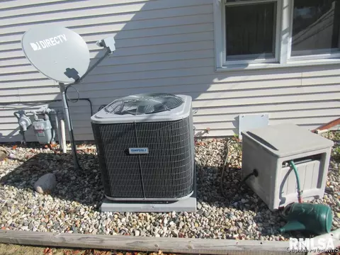 2323 S 1st St, Springfield, IL 62704 photo 6