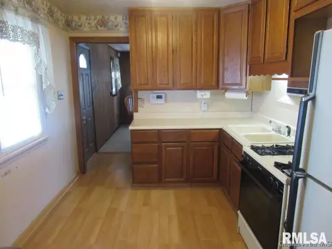 2323 S 1st St, Springfield, IL 62704 photo 9