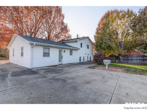 26 W Bel Aire Dr, Springfield, IL 62703 photo 1