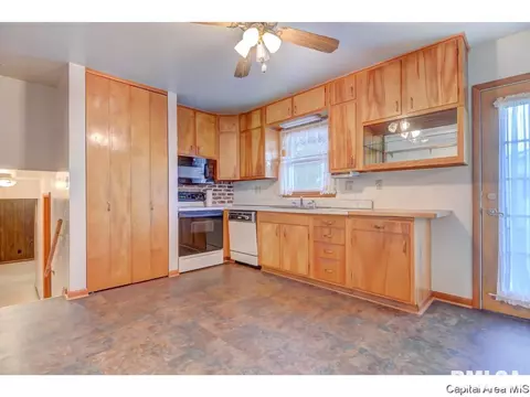 26 W Bel Aire Dr, Springfield, IL 62703 photo 3