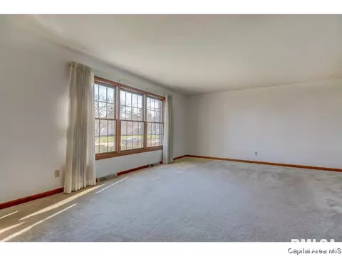 1809 Windycrest Dr, Springfield, IL 62704 photo 4