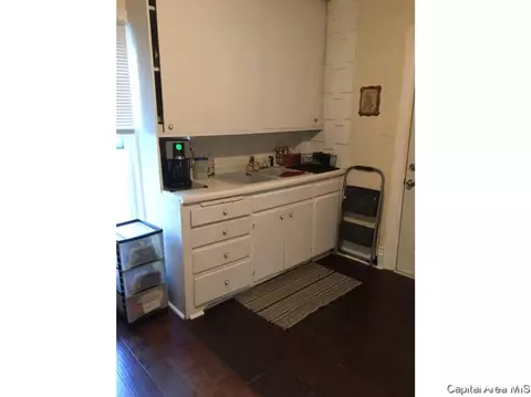 332 S State St, Springfield, IL 62704 photo 4