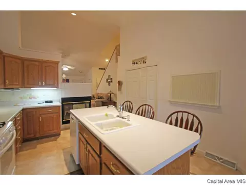 2828 Cronin Dr, Springfield, IL 62711 photo 7