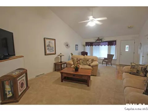 2828 Cronin Dr, Springfield, IL 62711 photo 2