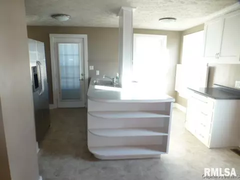 1012 S Walnut St, Springfield, IL 62704 photo 7