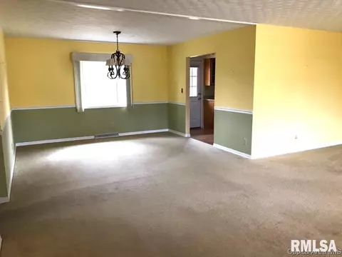 2328 Grinnell Dr, Springfield, IL 62704 photo 2