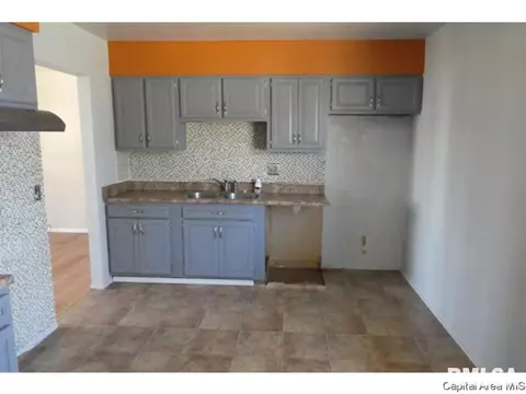 2105 Stonehenge Rd, Springfield, IL 62702 photo 5
