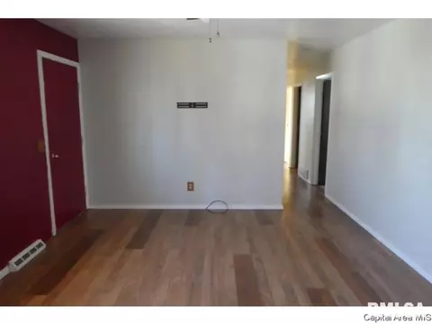2105 Stonehenge Rd, Springfield, IL 62702 photo 3