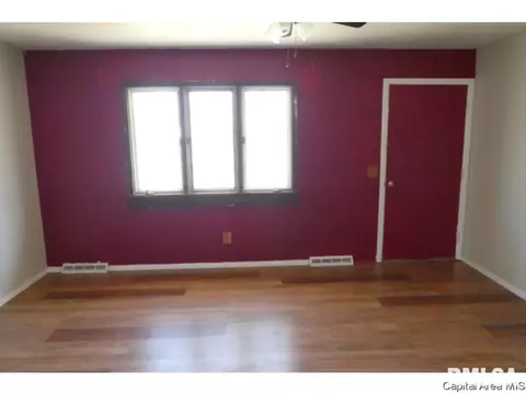 2105 Stonehenge Rd, Springfield, IL 62702 photo 2