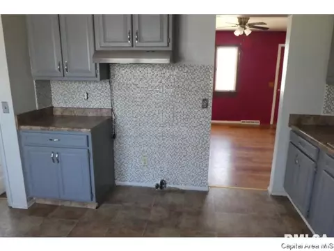 2105 Stonehenge Rd, Springfield, IL 62702 photo 7