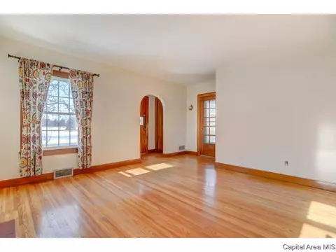 2052 N 5th St, Springfield, IL 62702 photo 4