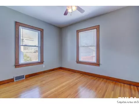2052 N 5th St, Springfield, IL 62702 photo 16