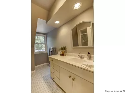 1909 Outer Park Dr, Springfield, IL 62704 photo 18