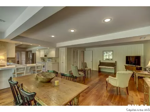 1909 Outer Park Dr, Springfield, IL 62704 photo 12