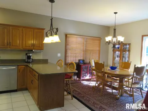 5216 Manhattan Dr, Springfield, IL 62711 photo 5