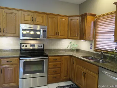 5216 Manhattan Dr, Springfield, IL 62711 photo 7