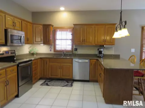 5216 Manhattan Dr, Springfield, IL 62711 photo 4