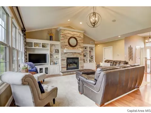 4401 Lynhurst Rd, Springfield, IL 62711 photo 5