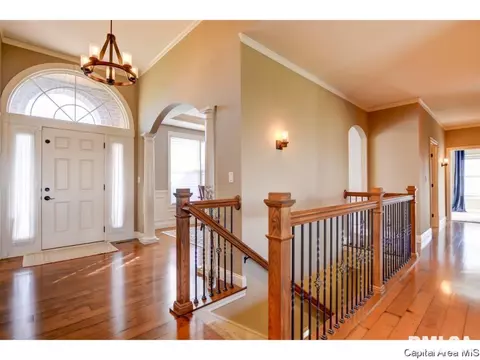 4401 Lynhurst Rd, Springfield, IL 62711 photo 2