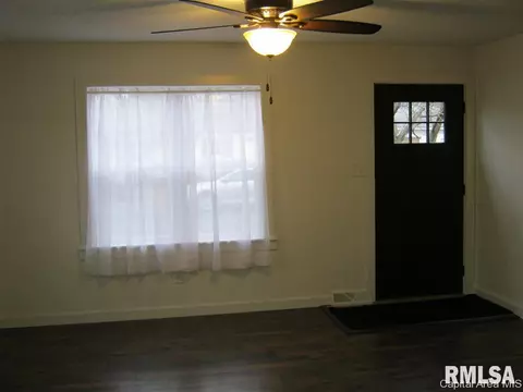 2044 Dayton Ave, Springfield, IL 62702 photo 2