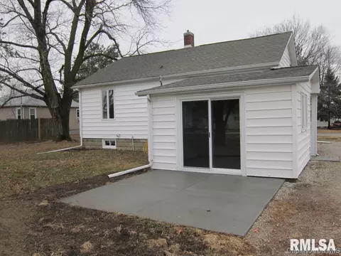 910 Washington St, Pawnee, IL 62558 photo 4