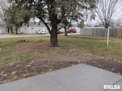 910 Washington St, Pawnee, IL 62558 photo 7