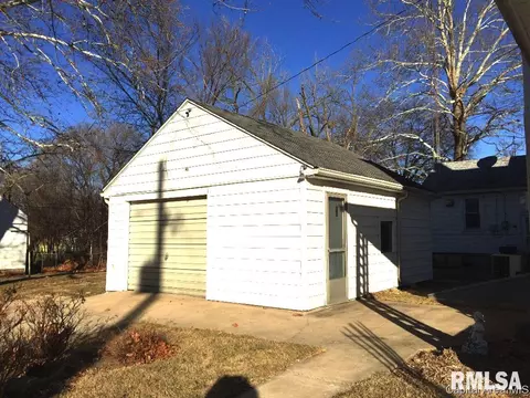 1301 Monument Ave, Springfield, IL 62702 photo 4