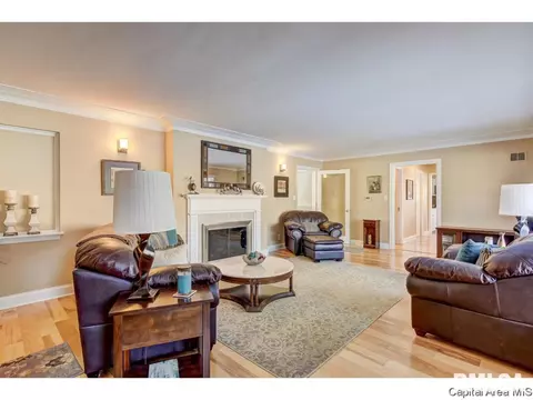2009 Chatham Rd, Springfield, IL 62704 photo 2