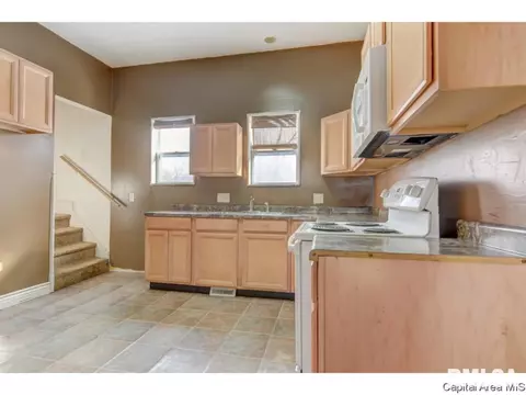 338 S State St, Springfield, IL 62704 photo 13