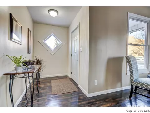 100 W Pine St, Springfield, IL 62704 photo 5