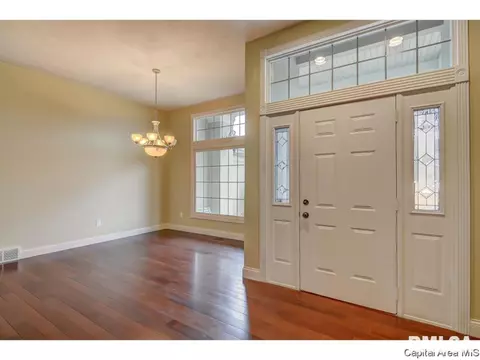 2124 Renwick Dr, Springfield, IL 62704 photo 2