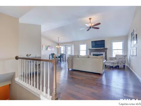 409 Eagle Ridge Dr, Chatham, IL 62629 photo 5