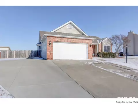 409 Eagle Ridge Dr, Chatham, IL 62629 photo 3