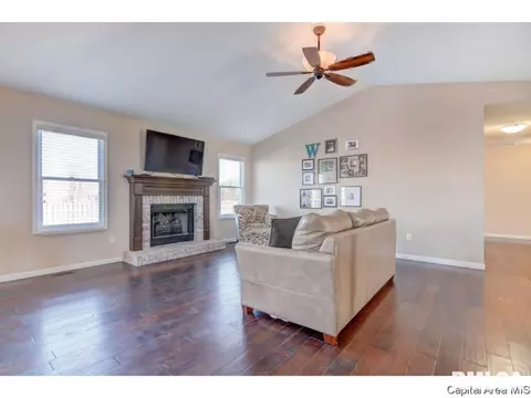 409 Eagle Ridge Dr, Chatham, IL 62629 photo 7