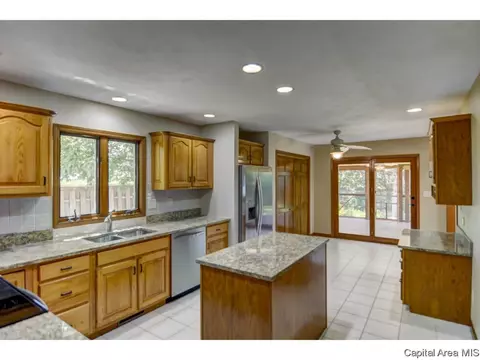 407 Dover Ct, Chatham, IL 62629 photo 31