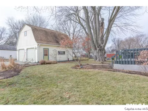 255 E Douglas St, Greenview, IL 62642 photo 6