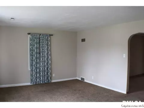 1824 Lee St, Springfield, IL 62703 photo 2