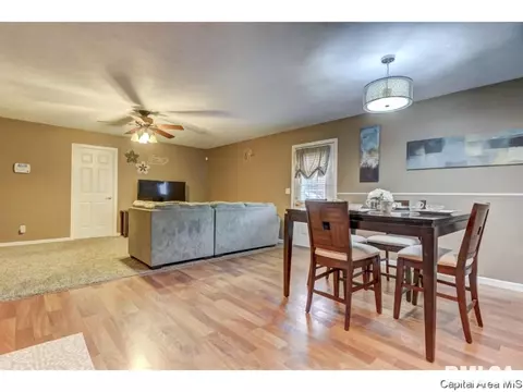 1604 Brenda Ct, Springfield, IL 62702 photo 8