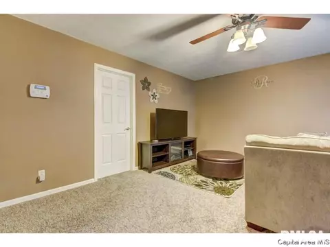 1604 Brenda Ct, Springfield, IL 62702 photo 4