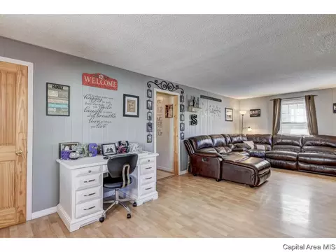 2260 E Keys Ave, Springfield, IL 62702 photo 4