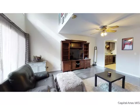 7 Country Pl, Springfield, IL 62703 photo 2