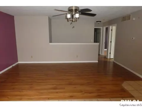 1504 Brenda Ct, Springfield, IL 62702 photo 2