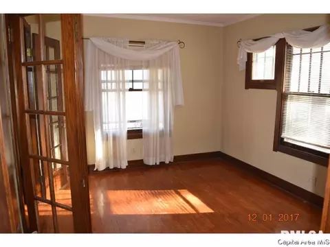 2101 S 6th St, Springfield, IL 62703 photo 8