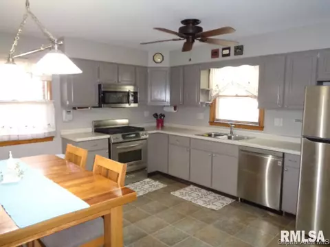 2231 Enterprise St, Springfield, IL 62702 photo 3