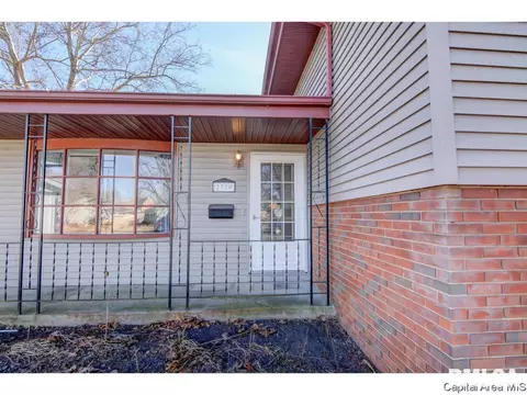 2320 Queensway Rd, Springfield, IL 62703 photo 2
