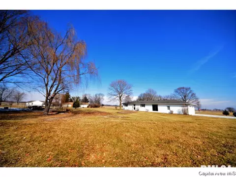 14517 Prairie Trl, Athens, IL 62613 photo 2